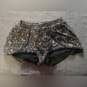 🐝American Eagle Outfitters Flower Shorts
